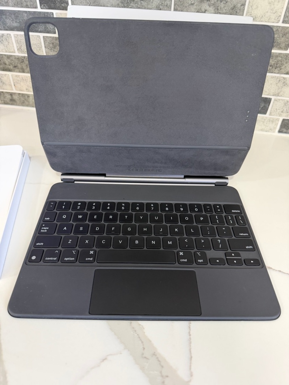 Apple Magic Keyboard - iPad 11in or iPad Air - Picture 3 of 6